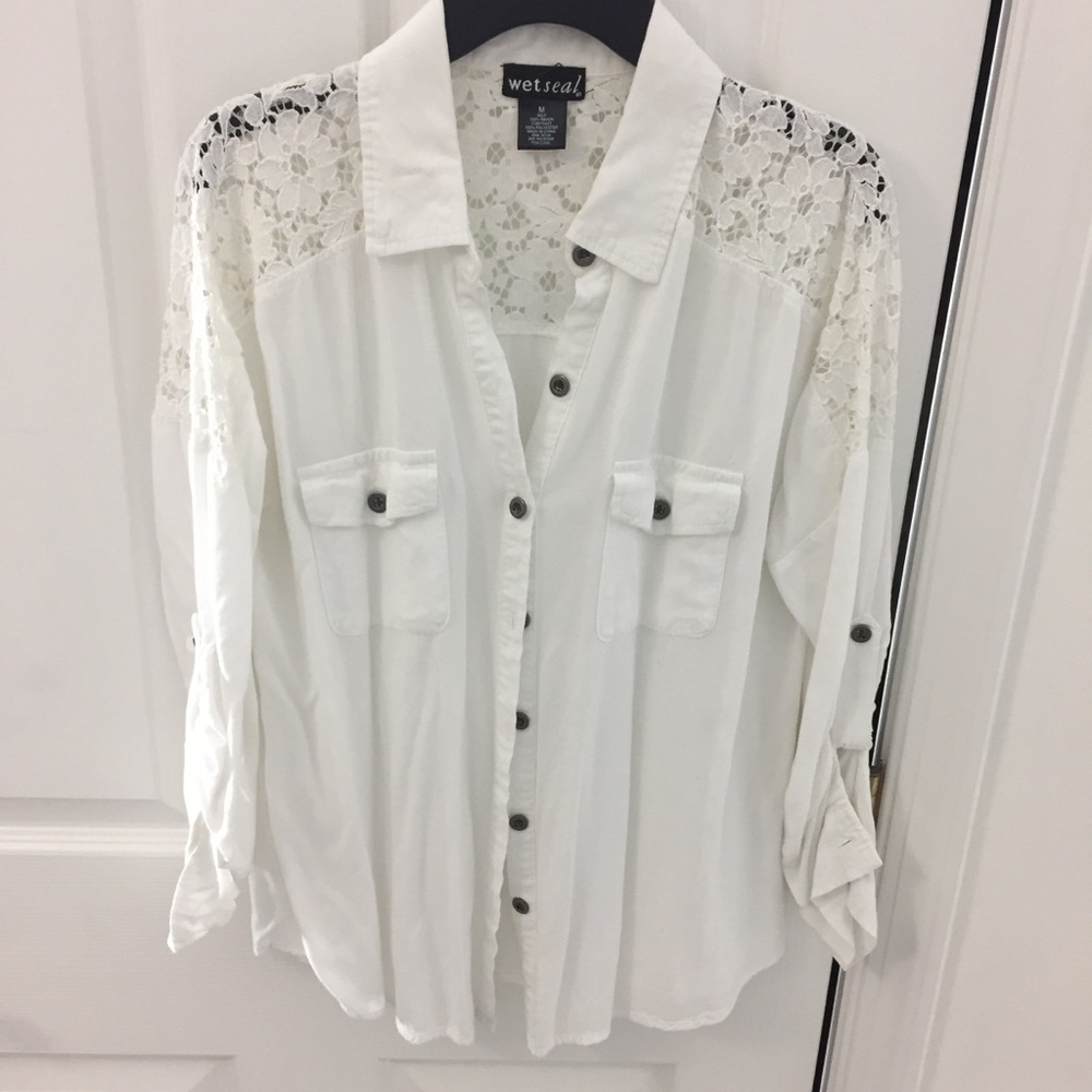 White Wetseal blouse
